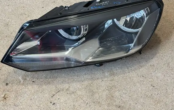 Volkswagen Touareg II Headlight/headlamp 7P1941005