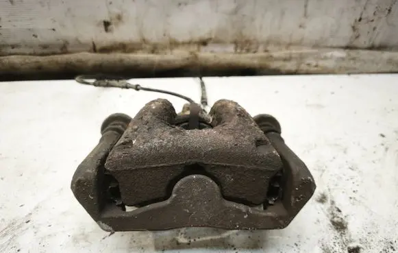 BMW 1 E81 E87 Front brake caliper 1045003