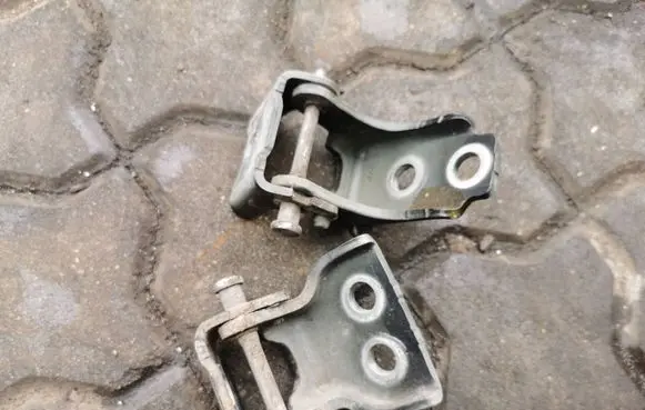 Peugeot 508 Front door upper hinge 