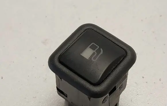 Volkswagen PASSAT B5 Fuel tank opening switch 3B0959833A