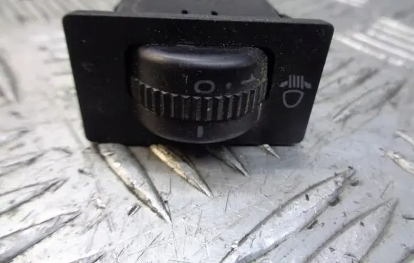Toyota Avensis T250 Headlight level adjustment motor 84152-05051