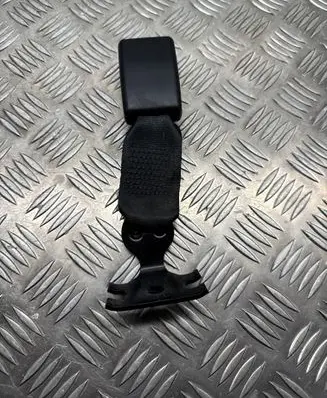 Maserati Ghibli Middle seatbelt buckle (rear) 6700125140 622463300B