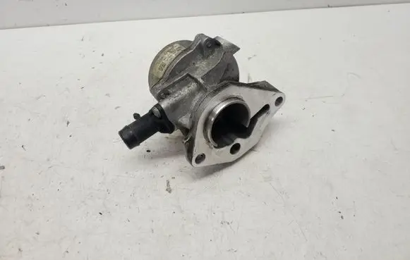 Nissan Juke I F15 Vacuum pump 146505272R 705641000