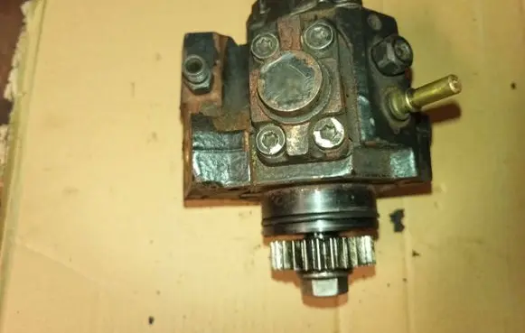 Renault Trafic II (X83) Fuel injection high pressure pump 0445010205