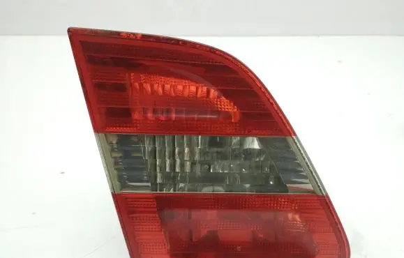 Tailgate rear/tail lights
