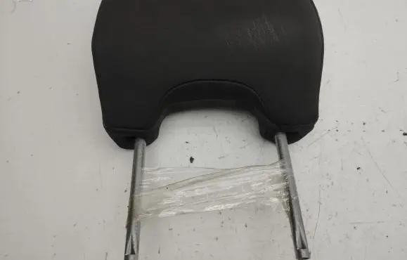 Volvo V50 Front seat headrest 