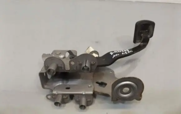 Renault Megane III Brake pedal