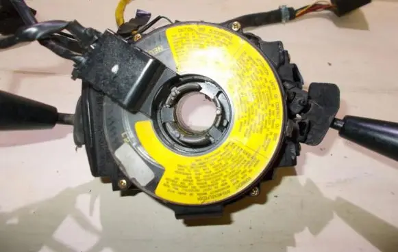 Hyundai Lantra II Airbag slip ring squib (SRS ring)