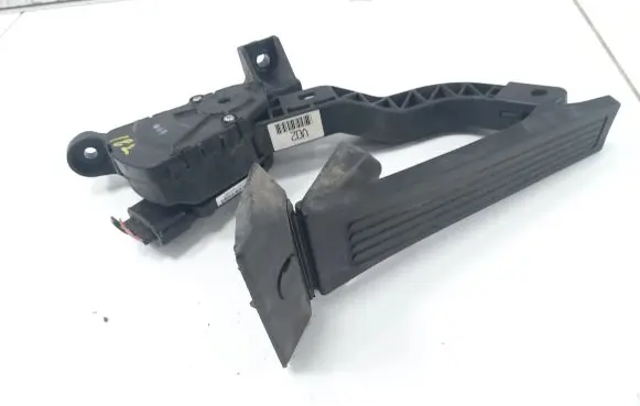 Hyundai i40 Accelerator throttle pedal 327273R300