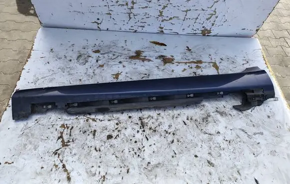 Volvo V40 Side skirt front trim 
