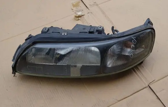 Volvo V70 Headlight/headlamp 89007907 8693567