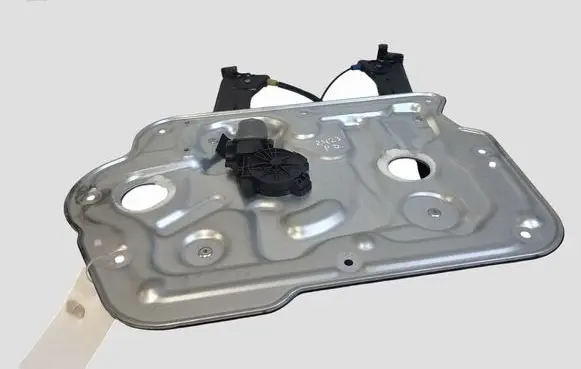 Nissan Qashqai Front door window regulator with motor