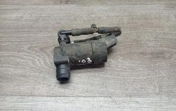 Volvo V70 Windscreen/windshield washer pump