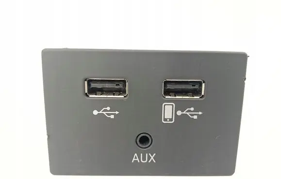 Audi RS7 C7 USB socket connector 4G0035736