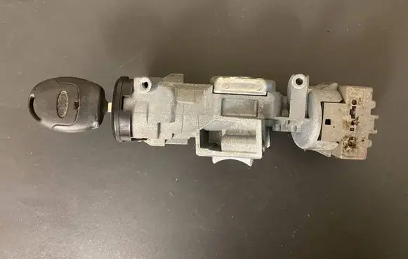 Ford Mondeo MK IV Ignition lock D7520013Y 6E5T15607BA
