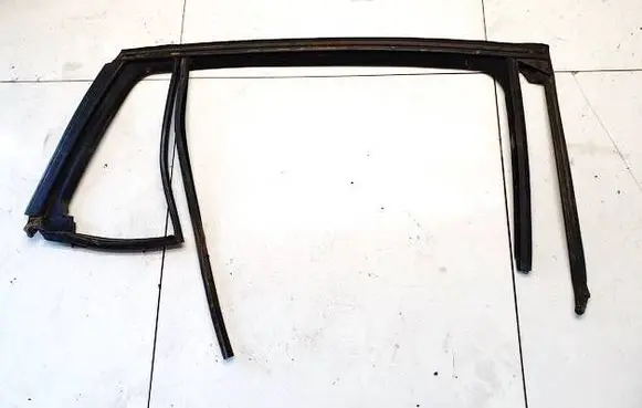 Opel Insignia A Rubber seal rear door 13256890