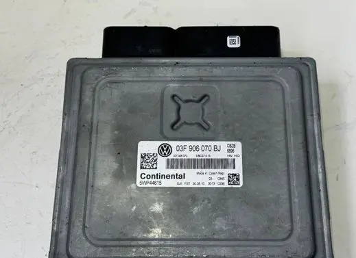 Volkswagen Golf VI Engine control unit/module 03F906070BJ