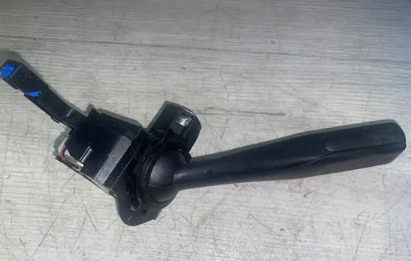 Volkswagen Touran I Wiper control stalk ANP80H023B 4SD06527D