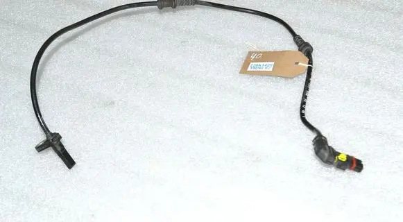 Mercedes-Benz B W245 ABS brake wheel speed sensor A1695401417 A1695400417