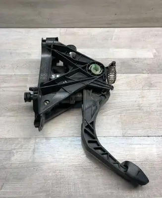 Volkswagen Golf Sportsvan Clutch pedal 5Q0721796 1355D301547