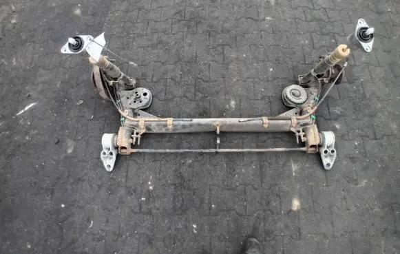 Volkswagen PASSAT B5 Rear axle beam 