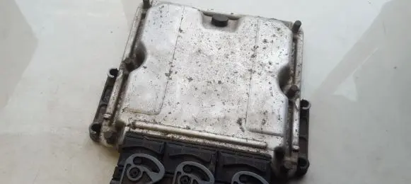 Renault Laguna II Engine control unit/module 0281010297 hom8200048297