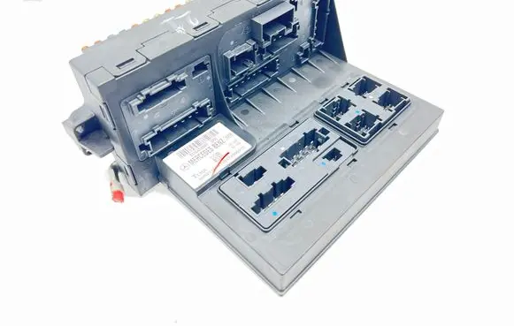 Mercedes-Benz E W211 Fuse module 2115453901