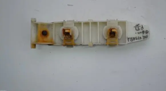 Suzuki Grand Vitara II Front bumper mounting bracket