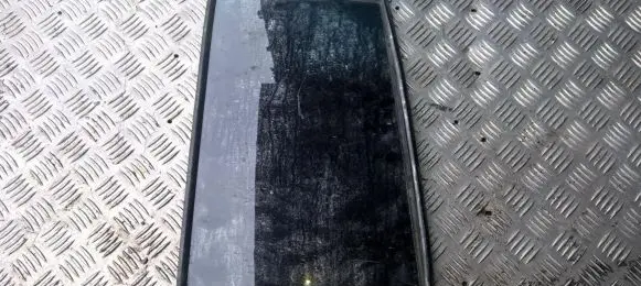 Mitsubishi Pajero Rear vent window glass 