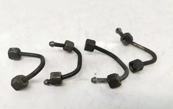 Suzuki Grand Vitara II Fuel injector supply line/pipe 