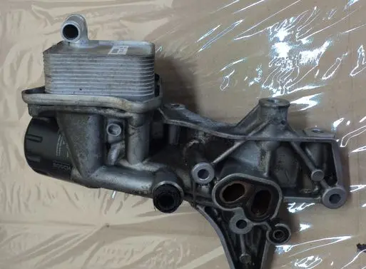 Volkswagen Jetta VI Oil filter cover 