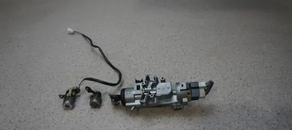 Mazda 323 F Ignition lock