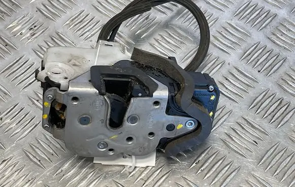 Opel Insignia A Front door lock