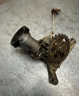 Mercedes-Benz 380 560SEC C126 Oil pump 1171810301