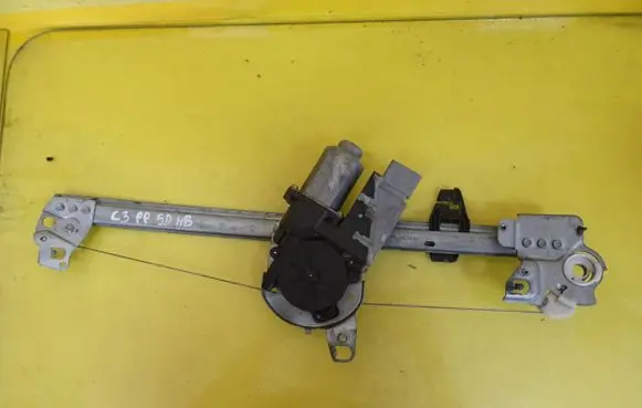 Citroen C3 Front door window regulator motor 400618F