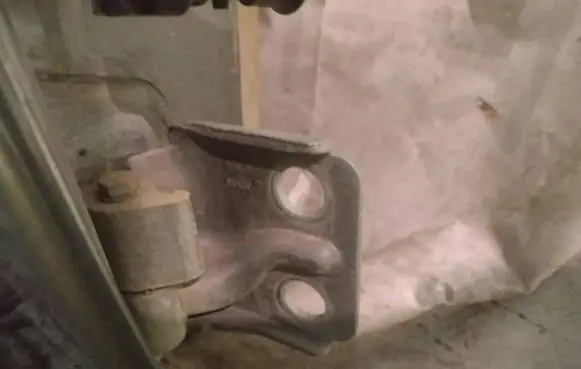 Alfa Romeo 147 Rear door lower hinge
