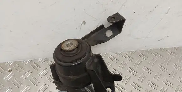 Toyota Corolla Verso AR10 Engine mount bracket