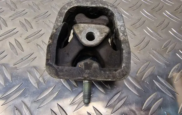 Mercedes-Benz A W168 Engine mount bracket A1682401217