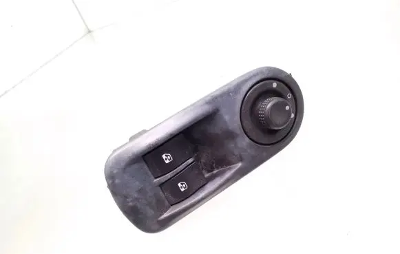 Opel Vivaro Electric window control switch 8200002442 8200011867 9116523