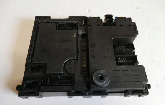 Peugeot 206 Fuse module 9627137080