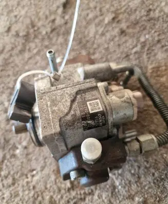 Mazda CX-7 Fuel injection high pressure pump R2AA13800