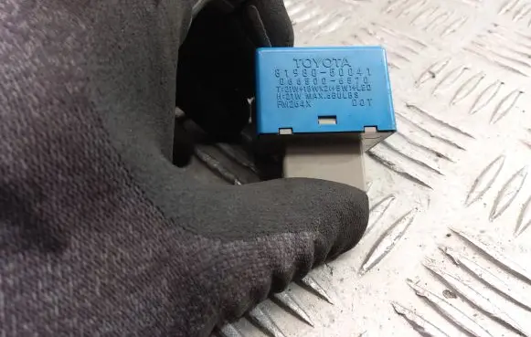 Lexus LS 460 - 600H Hazard warning light relay 81980-50041