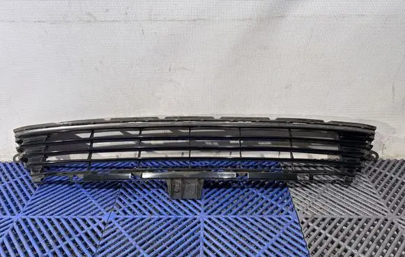 Toyota Auris E180 Front bumper lower grill 5311202670 5311202680