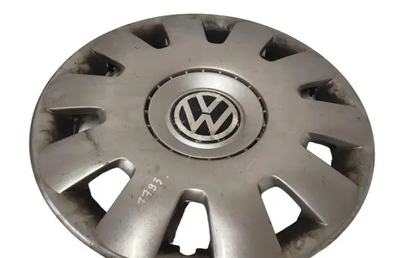 Volkswagen Golf V R15 wheel hub/cap/trim 1J0601147P