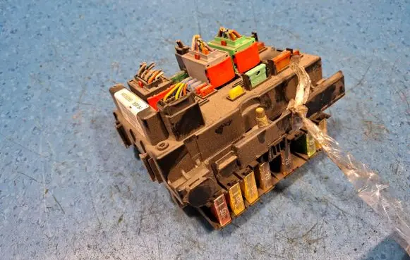 Peugeot 206 CC SAM control unit 9650663980