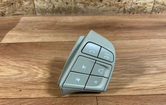 Volvo V70 Steering wheel buttons/switches 30768063 07W47