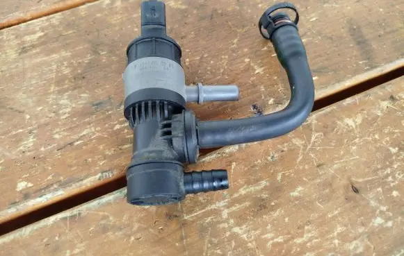 Peugeot 5008 II Turbo solenoid valve 759557380