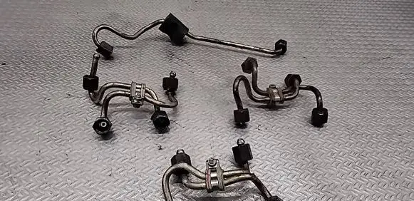 BMW 5 E60 E61 Fuel injector supply line/pipe 