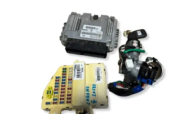 KIA Carens II Engine control unit/module 3911627485 3911327485 0281013072