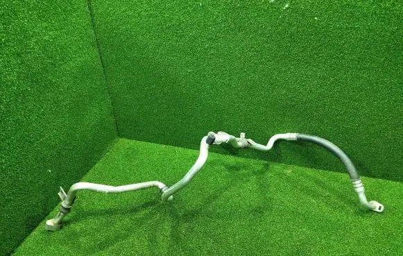 Opel Vivaro Air conditioning (A/C) pipe/hose 924804190R 93868381